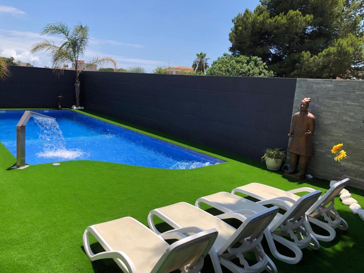 Villa Holiday - Housity