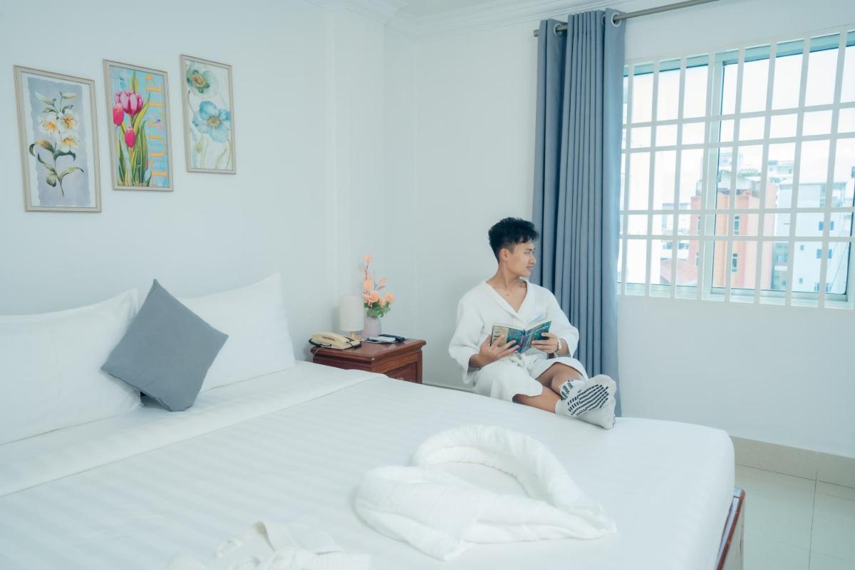 White Corner Hotel - Housity