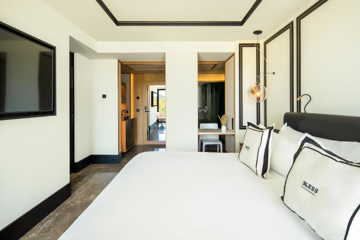 Cama o camas de una habitación en BLESS Hotel Ibiza - The Leading Hotels of The World