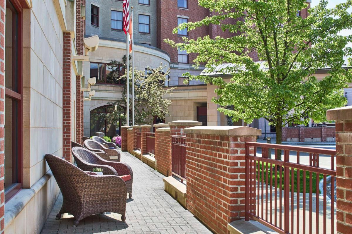 Hampton Inn & Suites Saratoga Springs Downtown - Housity