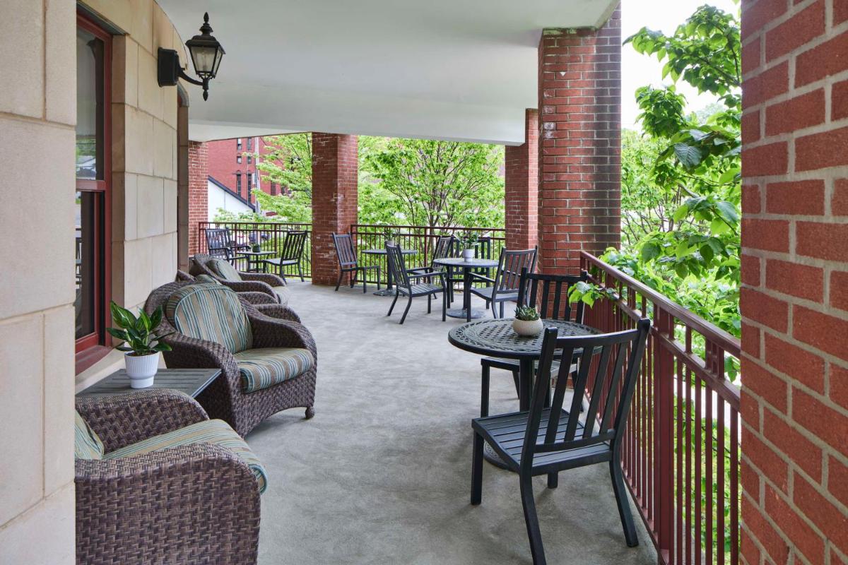 Hampton Inn & Suites Saratoga Springs Downtown - Housity