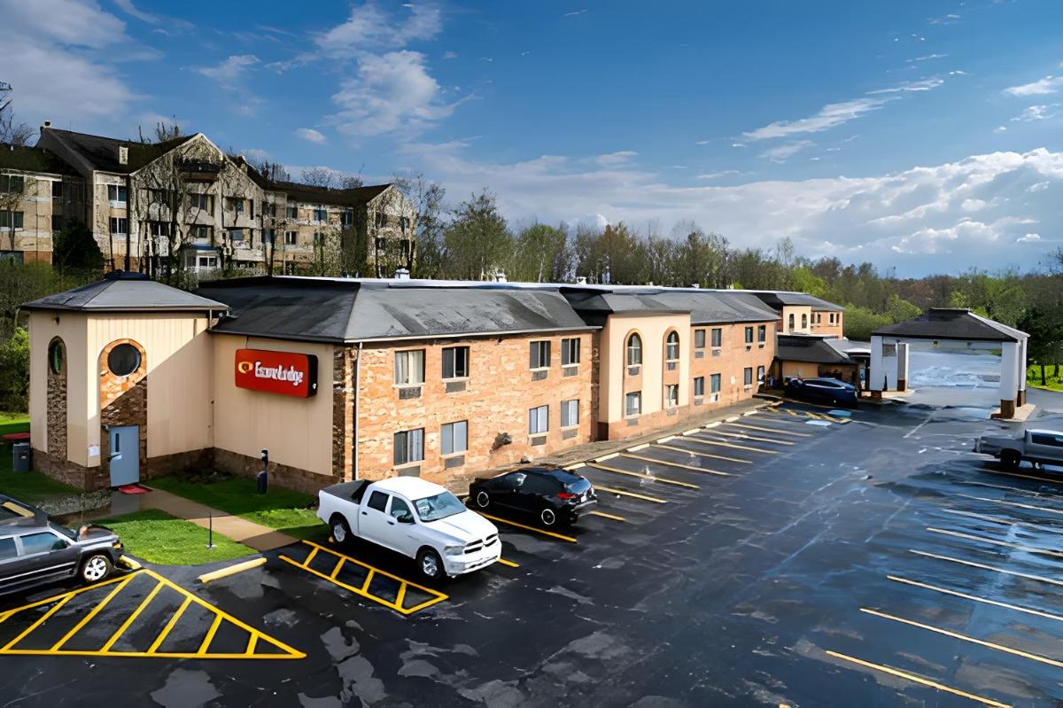 Econo Lodge Cleveland Southeast - Kent - Housity