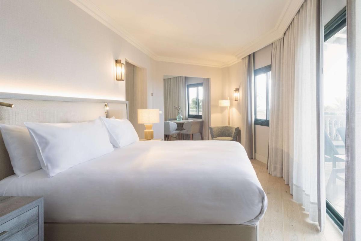Cama o camas de una habitación en Hilton Mallorca Galatzo