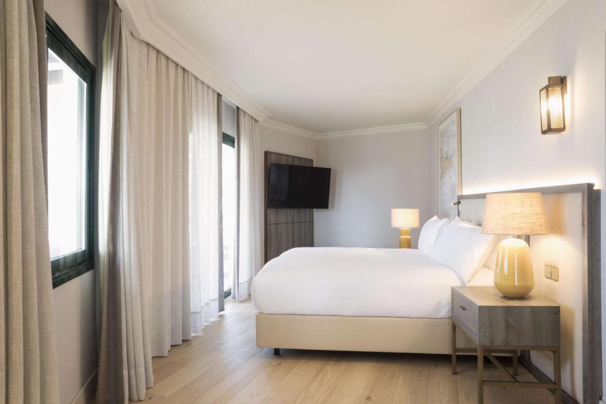 Cama o camas de una habitación en Hilton Mallorca Galatzo