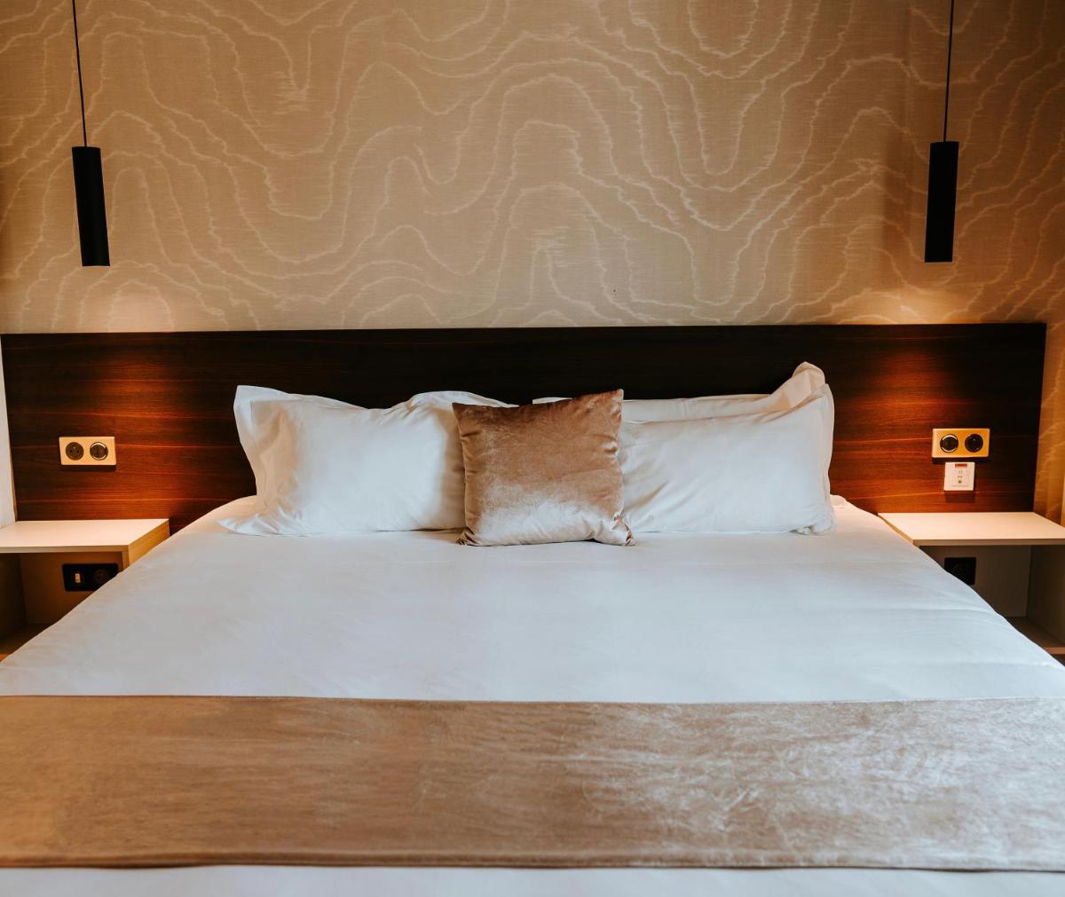 Un ou plusieurs lits dans un hébergement de l'établissement Hôtel Fesch & Spa