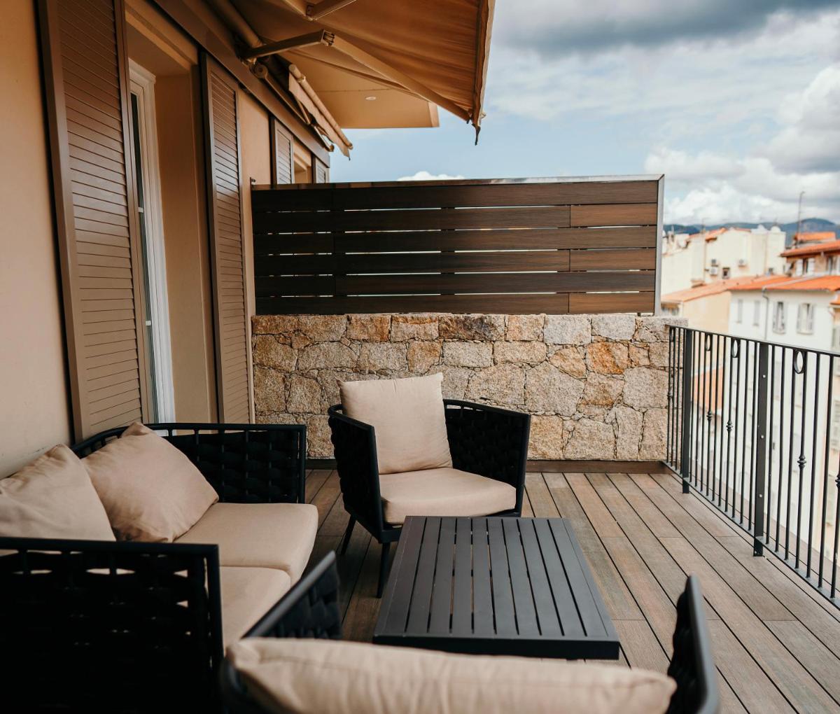 Balcon ou terrasse dans l'établissement Hôtel Fesch & Spa