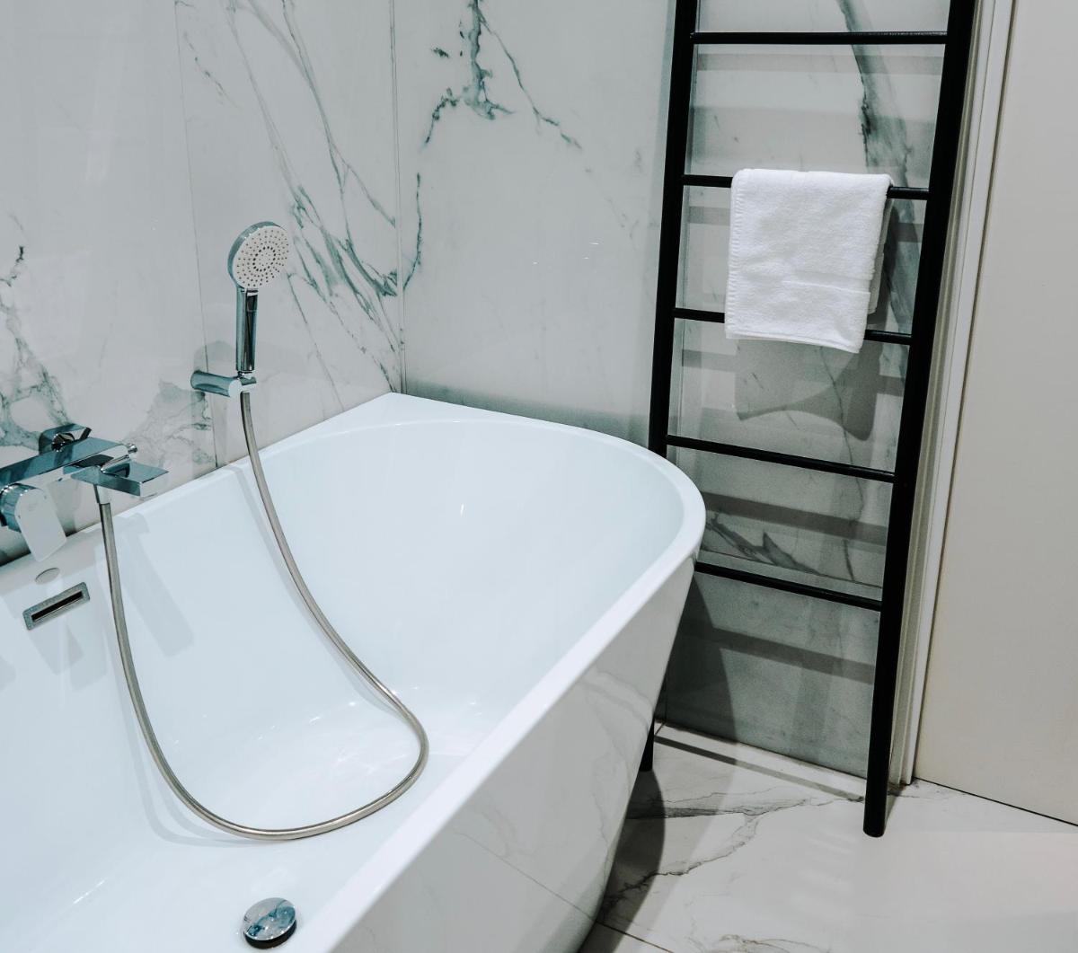 Salle de bains dans l'établissement Hôtel Fesch & Spa