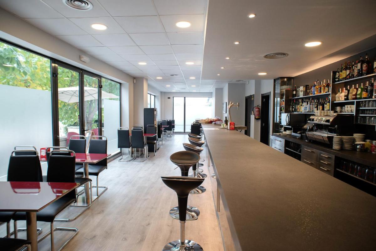 Hotel Cim Valles - Housity