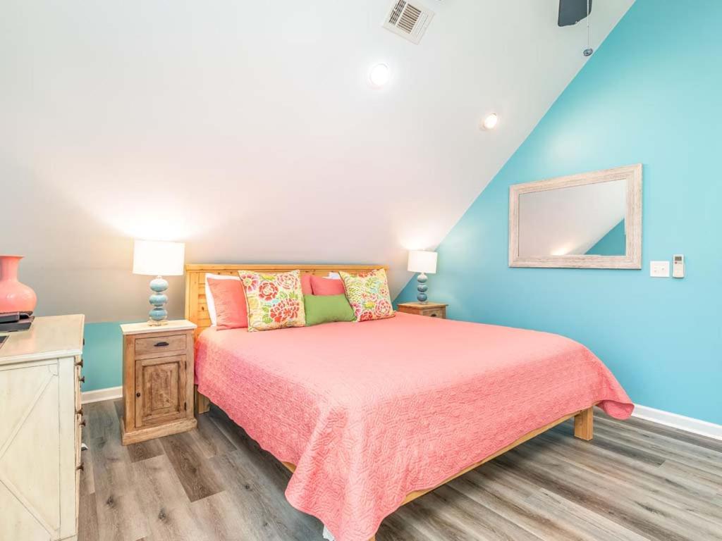 Seas The Day - Housity