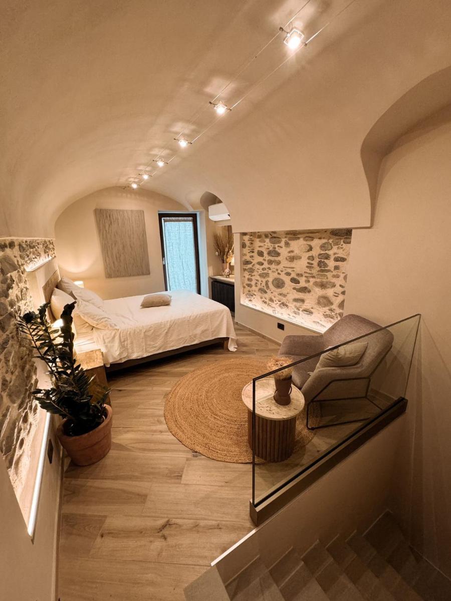 Talking Stones - Housity