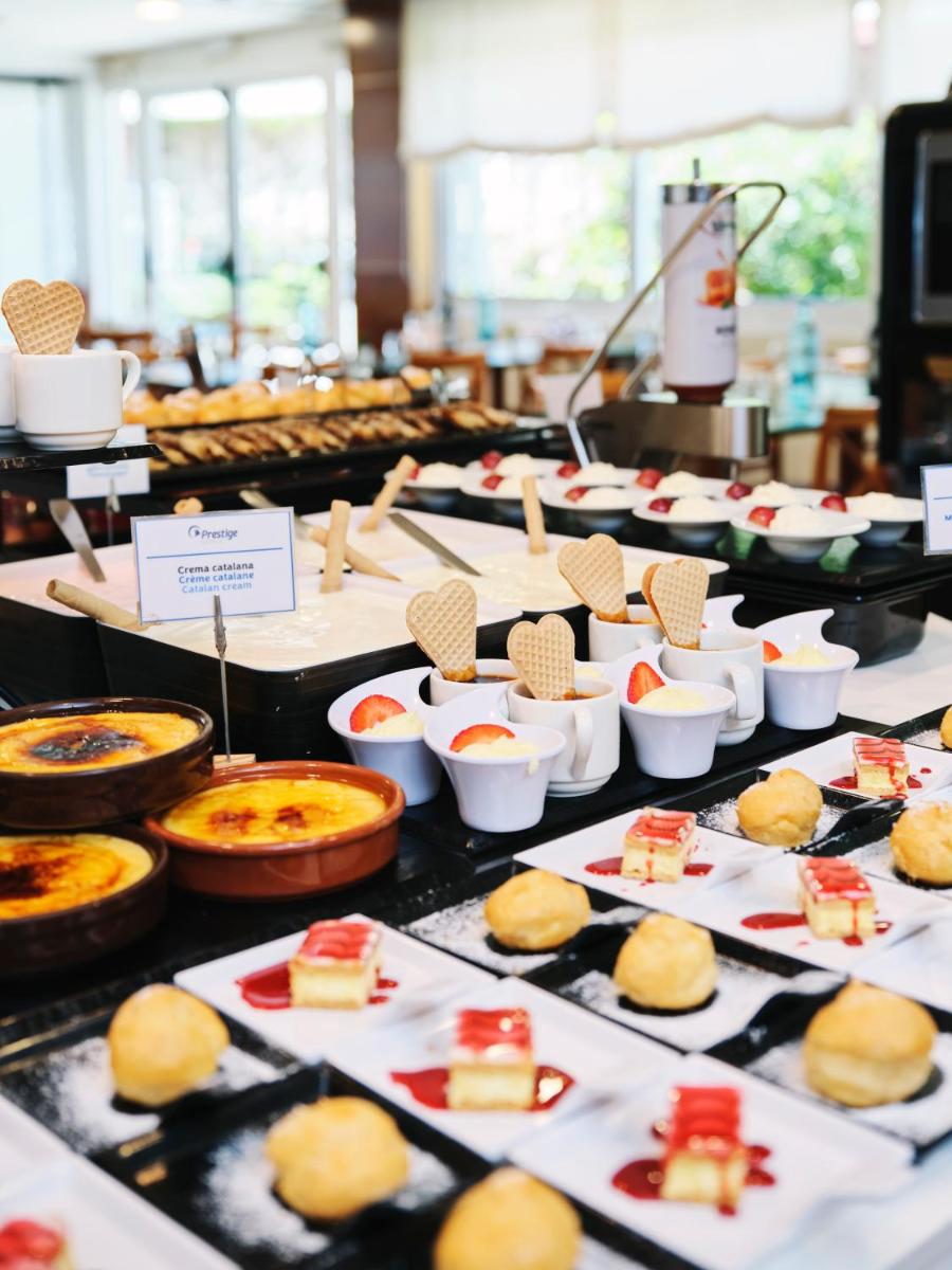 Comida en o cerca de este hotel