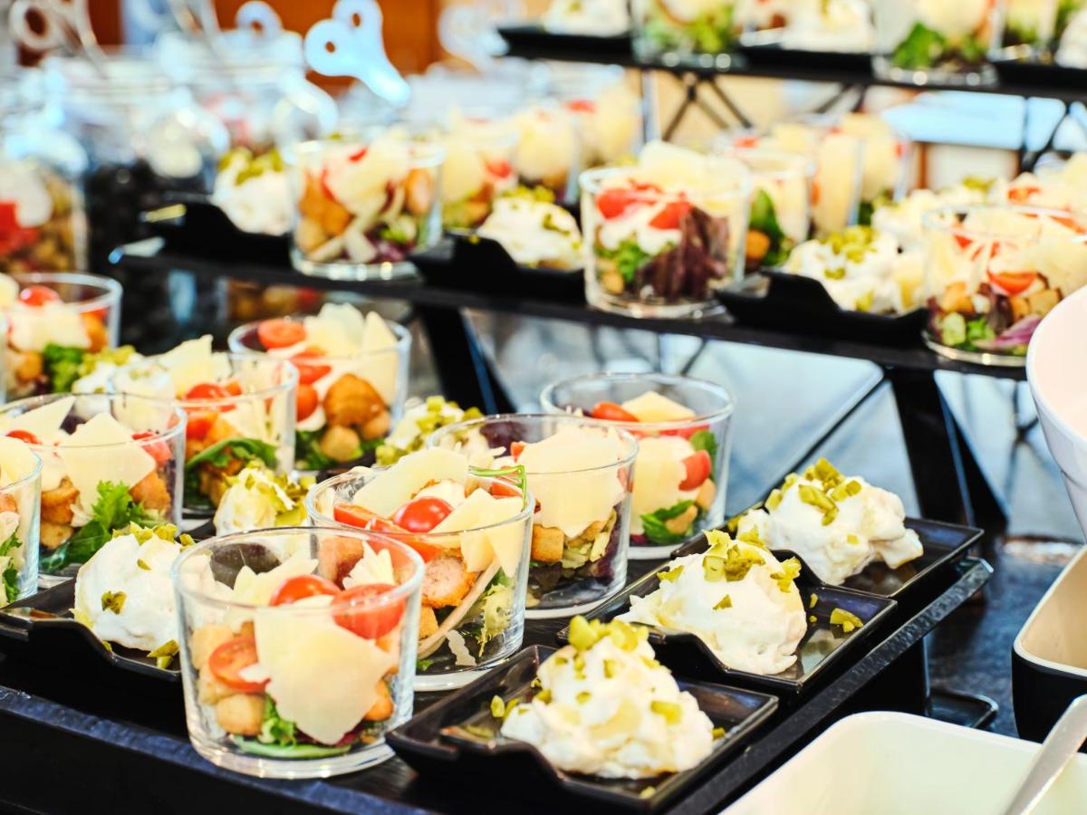 Comida en o cerca de este hotel