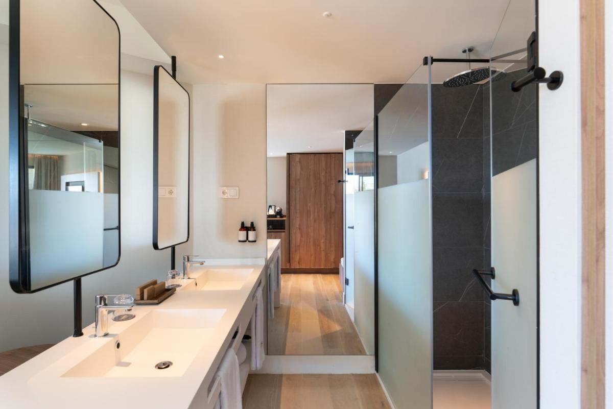 Un baño de Barceló Playa Blanca