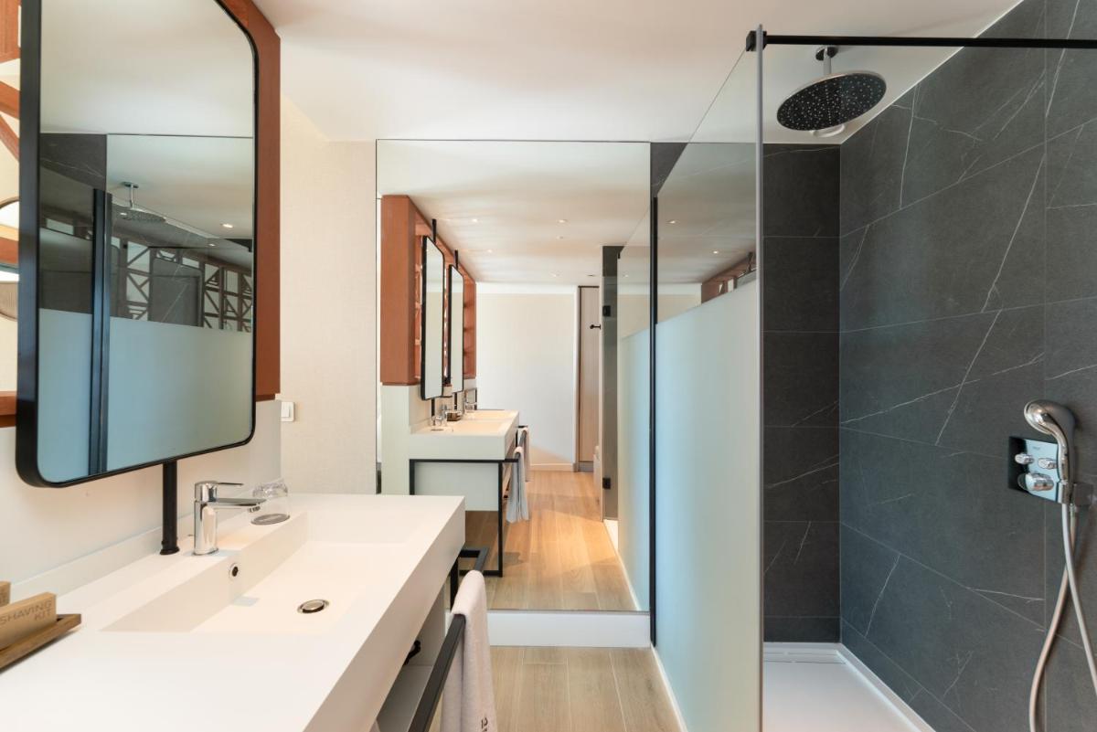 Un baño de Barceló Playa Blanca
