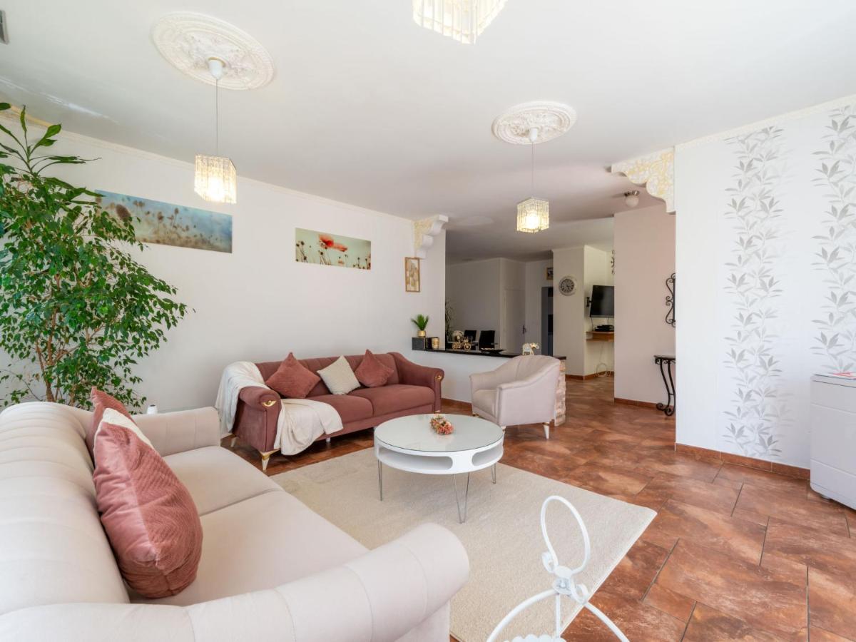 Holiday Home Jasmine by Interhome - Housity