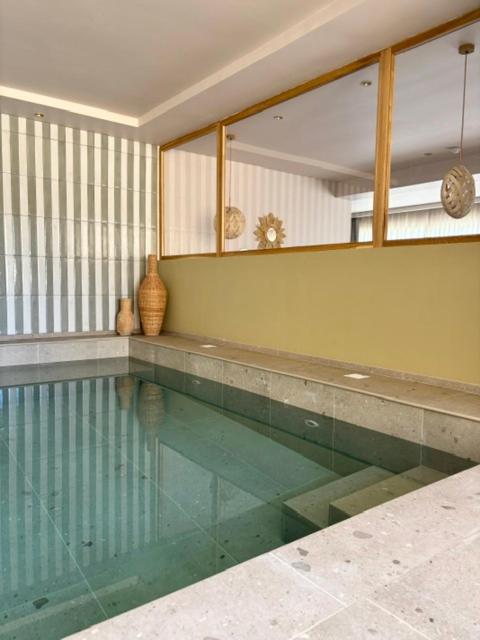 Piscine de l'établissement Hotel Riva Beach ou située à proximité
