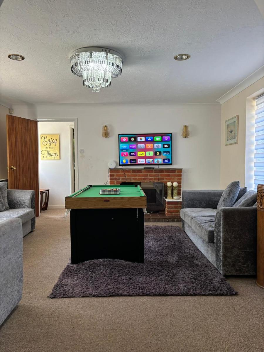 Spacious Furnished Bungalow with Garden n Parking - Housity