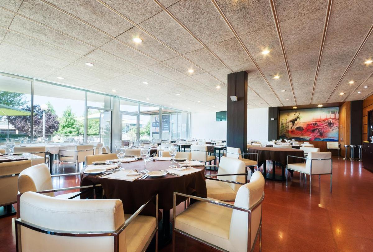 Hotel Granollers - Housity
