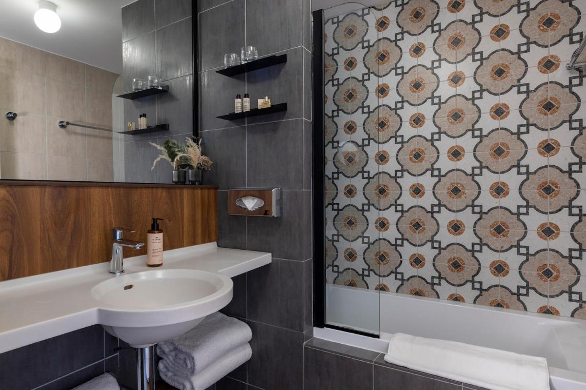 Salle de bains dans l'établissement Best Western Plus Hotel les Rives du Ter