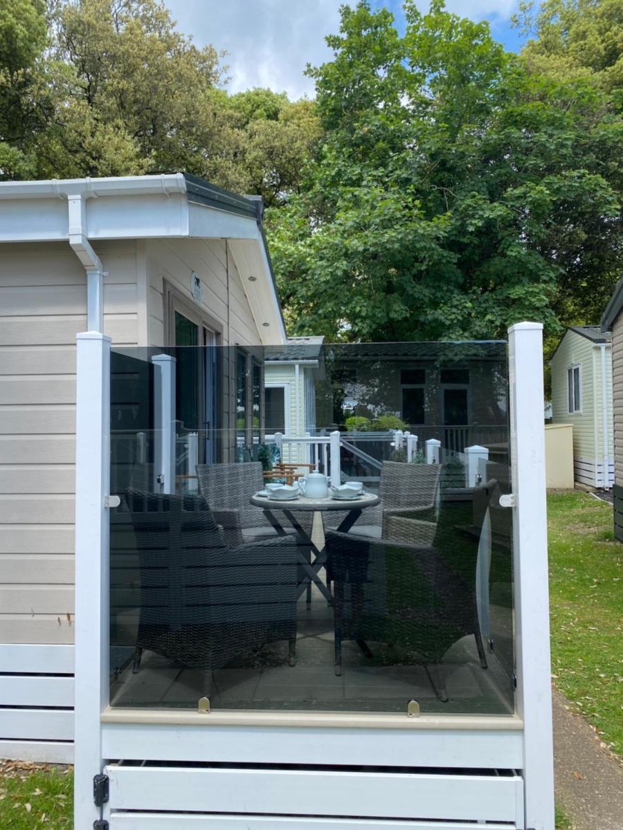 Sea Shore Lodge Mudeford - Housity