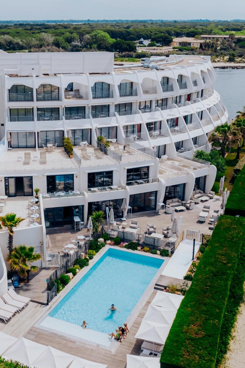 Piscine de l'établissement Hôtel La Plage 5 étoiles La Grande Motte ou située à proximité