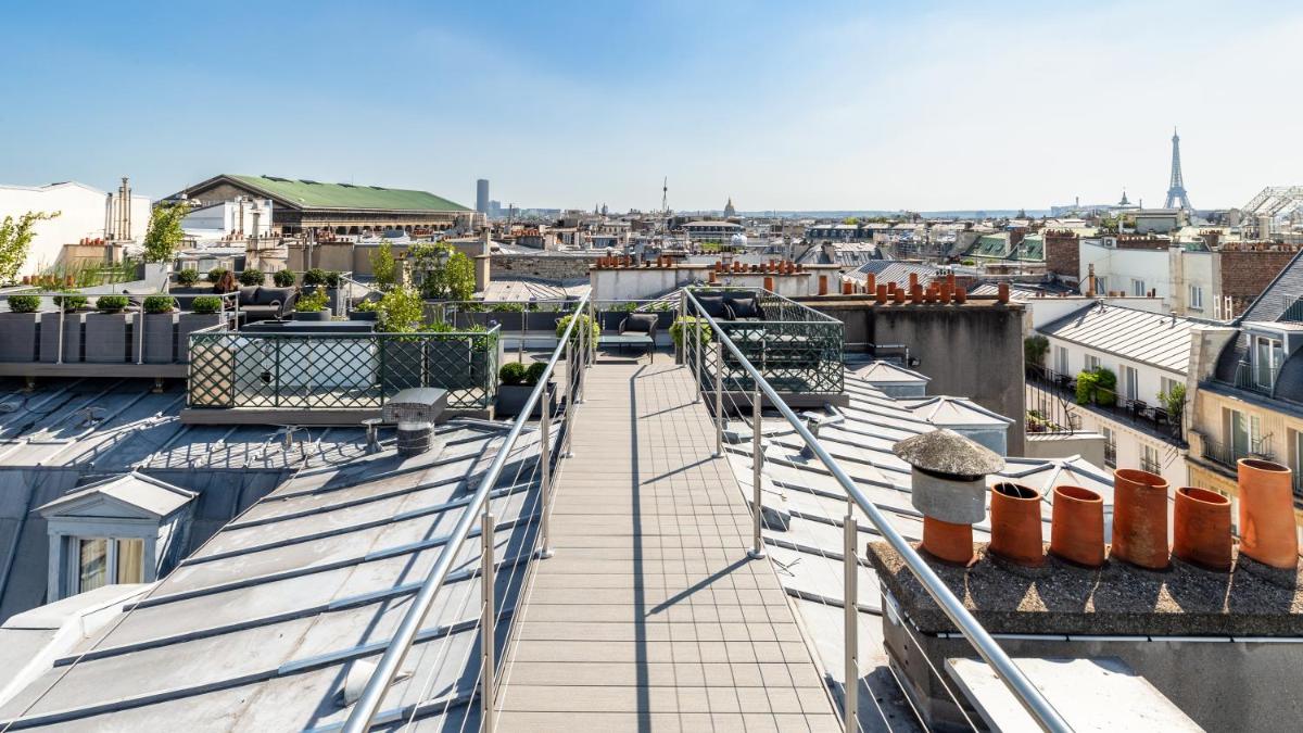 Vue générale sur Paris ou vue de la ville depuis l'hôtel