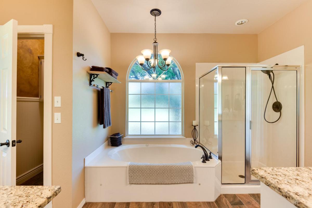15-Acre Retreat By Skiatook Lake and Downtown Tulsa - Housity