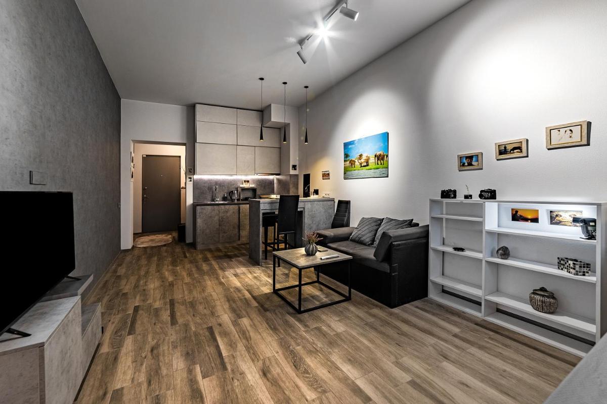 Suitetrails - Artist's Apartment at the Station