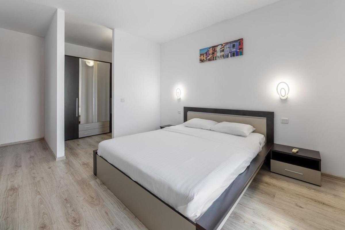 Monaco Grand Apartments By CityBookings - Housity