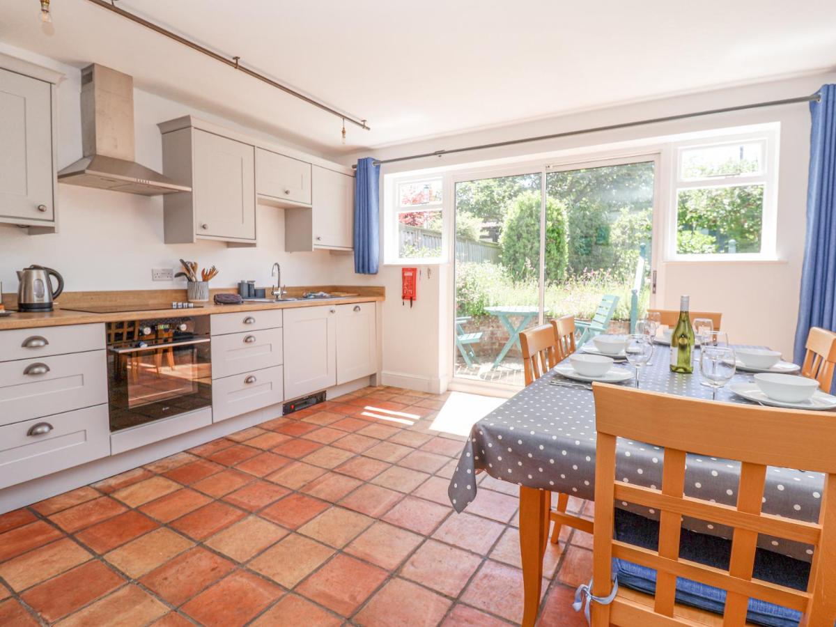 Time Out, Southwold - Housity