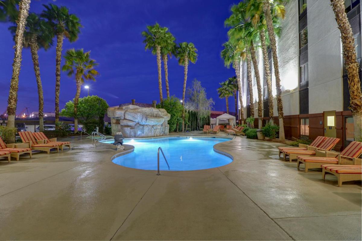 Hampton Inn Tropicana - Housity