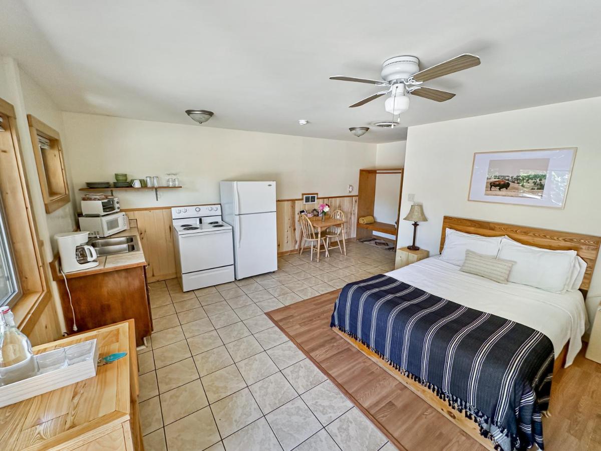 Rocky Mountain Inn - Housity