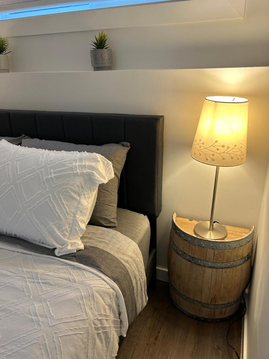 Chic Romantic3bed patio WIFI quiet retreat parking - Housity