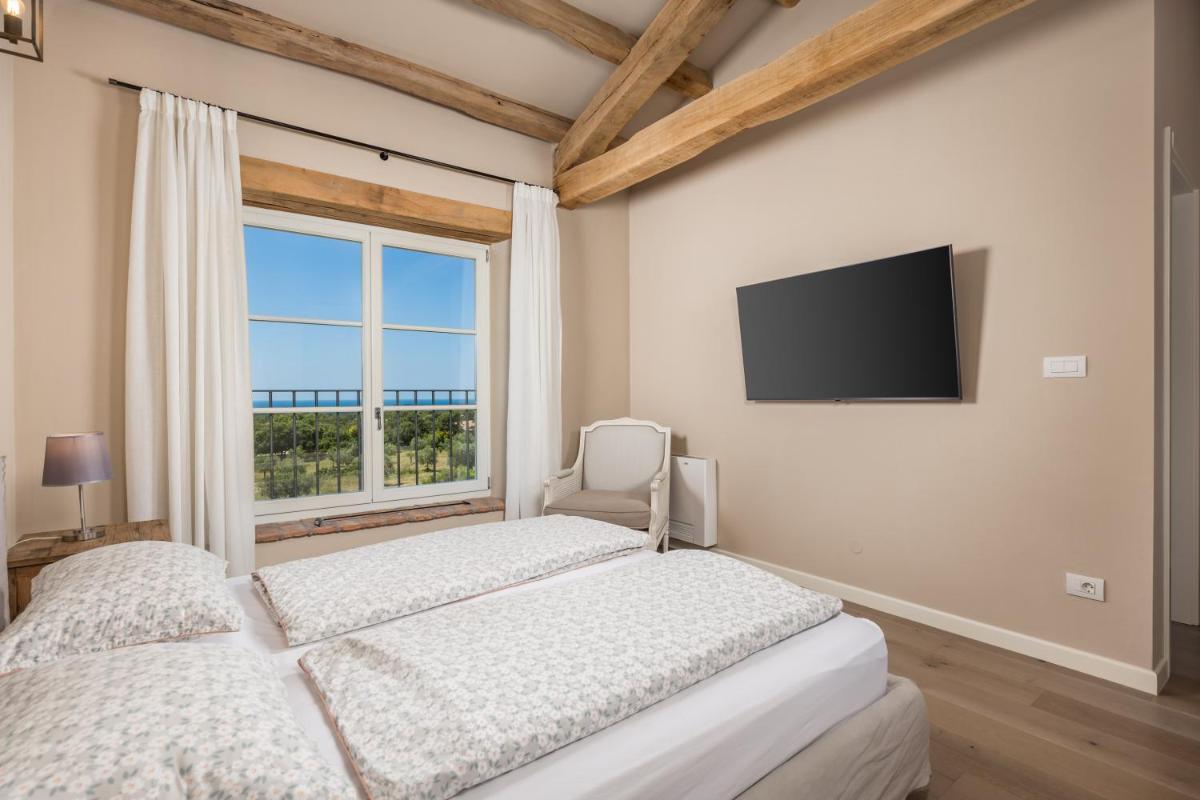 Villa Zelena with Panoramic Seaview and big Pool - Housity