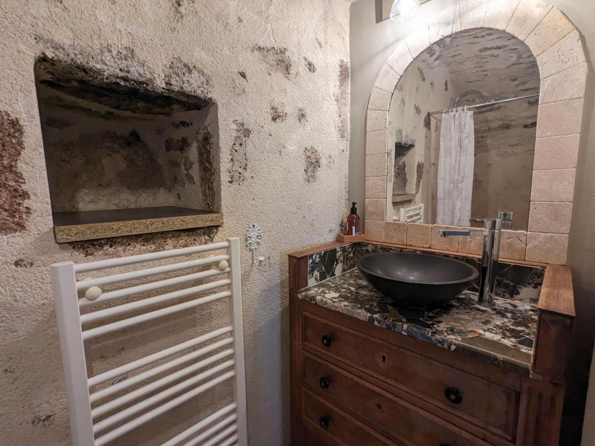Charmant loft dans la vieille ville, parking gratuit proche, proche château Naillac - FR-1-591-65 - Housity