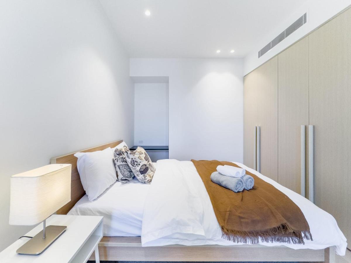Fawkner Residence 1B2B condo Smart TV - Housity