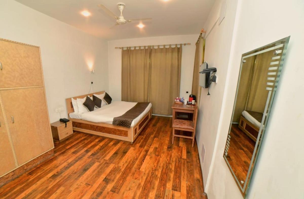 Chinar Inn - Hizvo
