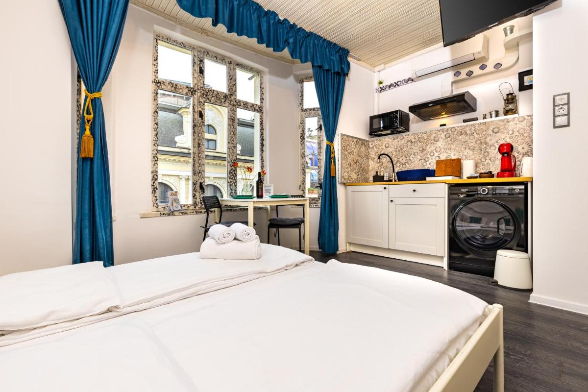 House Of History , Rooms in the Main Street Plovdiv - Housity