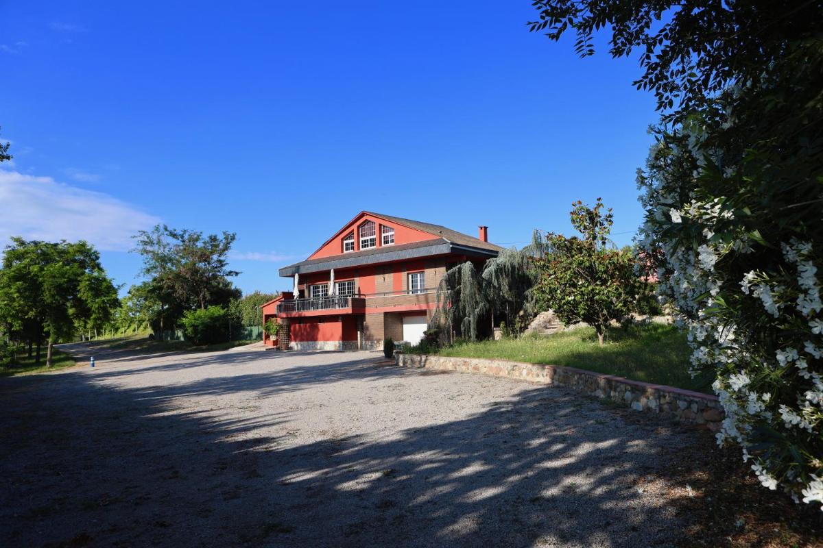 El Cedre Blau Vivienda con piscina en Granollers - Housity