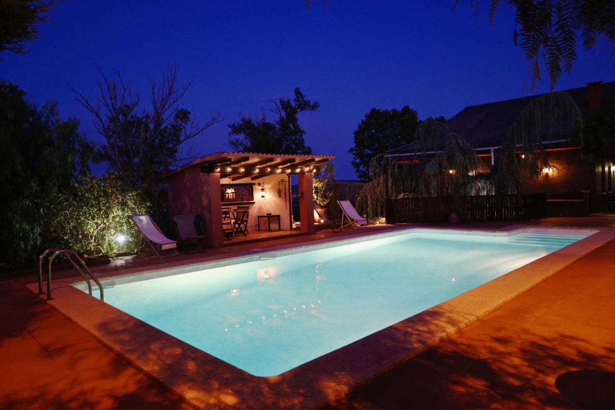 El Cedre Blau Vivienda con piscina en Granollers - Housity
