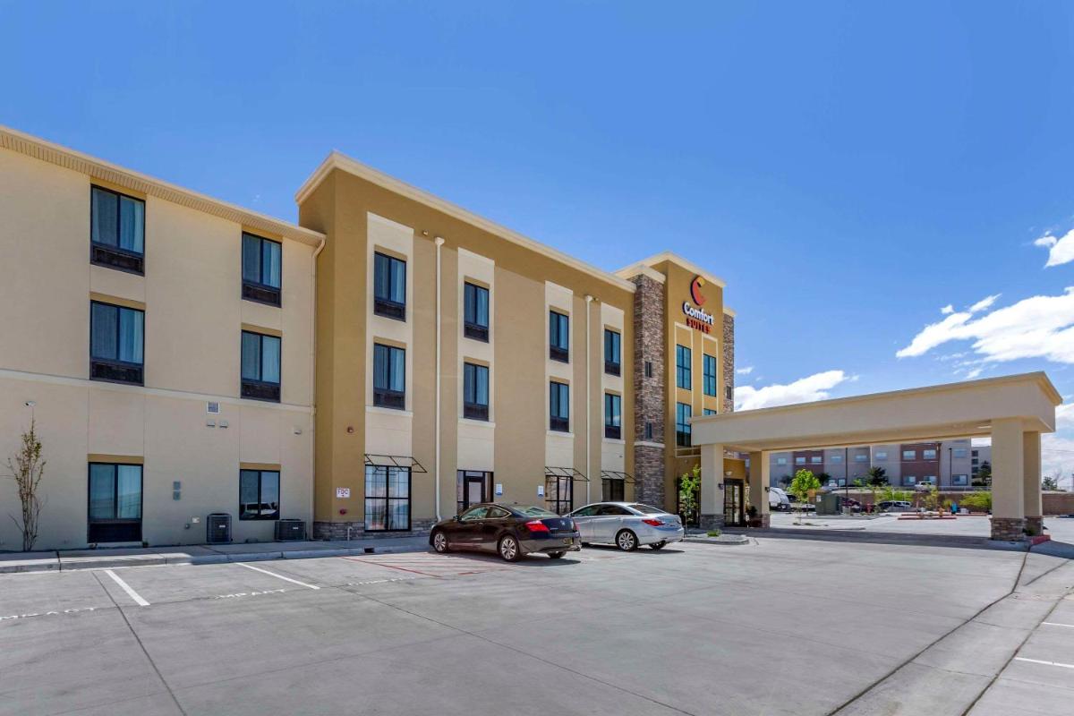 Comfort Suites Albuquerque Airport - Housity