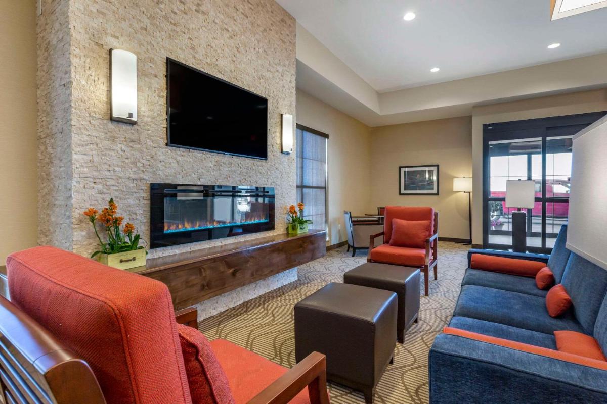 Comfort Suites Albuquerque Airport - Housity