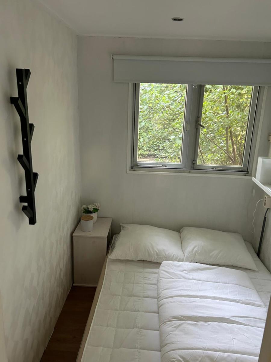 Chalet Beddestee op vakantiepark met zwembad - Housity