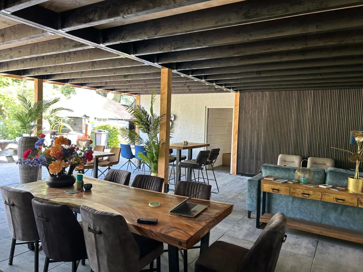 Chalet Beddestee op vakantiepark met zwembad - Housity