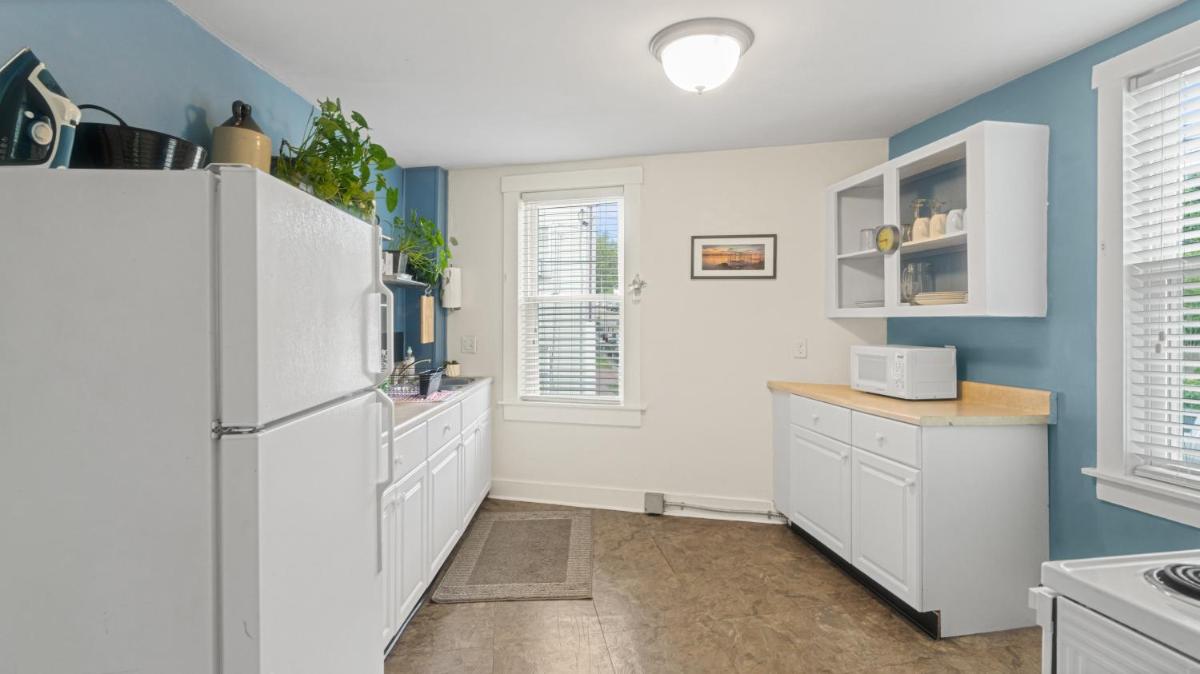 East end. Walk to food, beer and downtown fun. - Housity