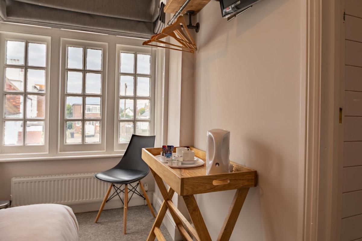 The Bay Hotel - Housity