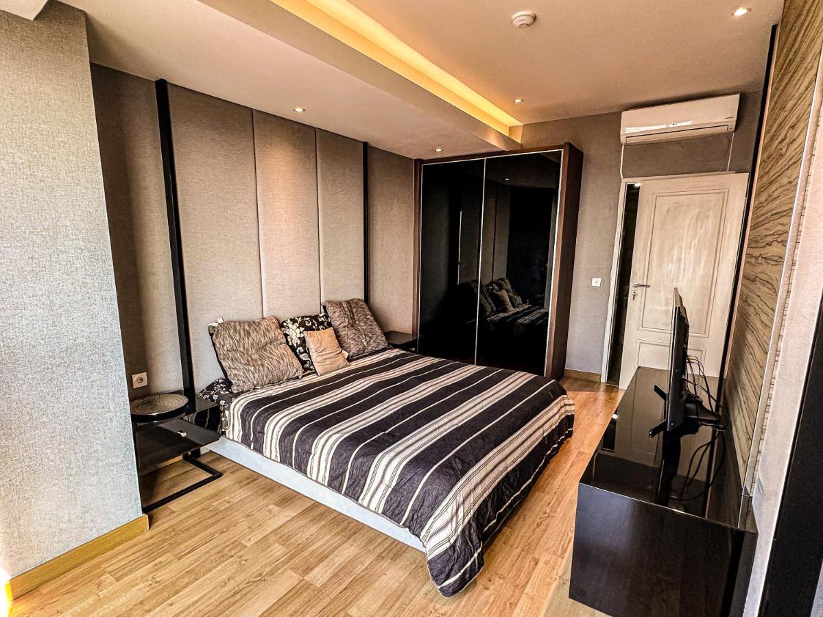 Sumptuous The Peak 2BR Apartment in Tunjungan Plaza 5 Surabaya City Centre by Le Ciel Hospitality - Hizvo