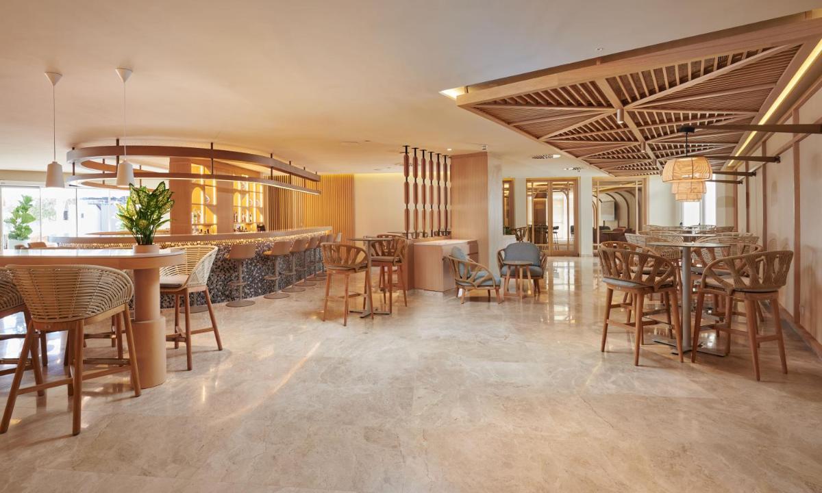 Un restaurante o sitio para comer en Hipotels Flamenco
