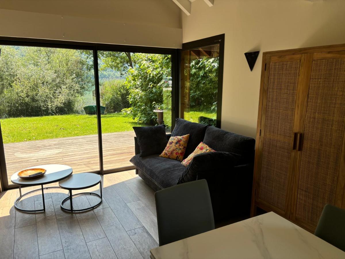 Chalet les pieds dans l'eau Lac Aiguebelette - Housity