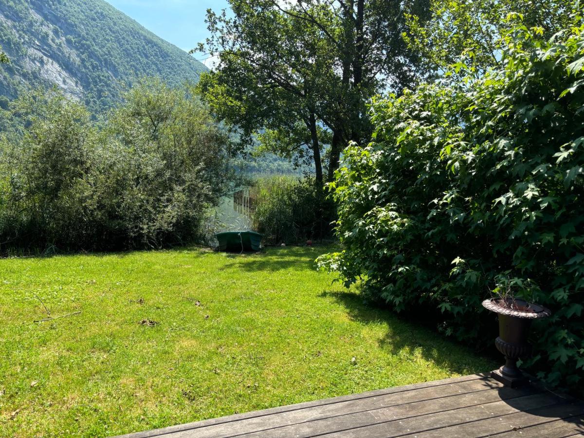 Chalet les pieds dans l'eau Lac Aiguebelette - Housity